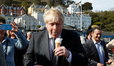 Boris Johnson na lodach w Walii