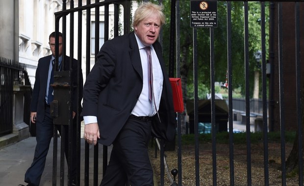 Boris Johnson: Strategia Theresy May w sprawie Brexitu to wywieszanie białej flagi