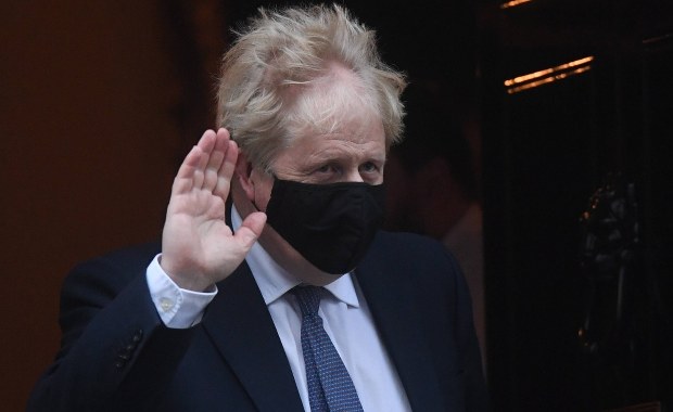 Boris Johnson sugeruje dalsze złagodzenie restrykcji covidowych