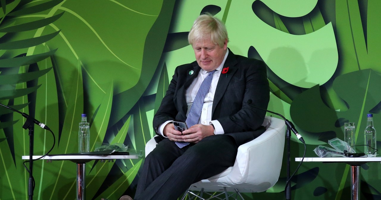 Boris Johnson "walczy" ze zmianami klimatu na pokładzie... samolotu 