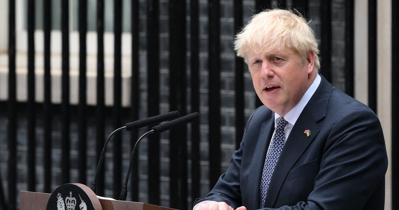 Boris Johnson wczoraj przy Downing Street 10 /AFP
