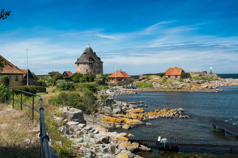 Bornholm przyciąga łagodnym klimatem i malowniczymi pejzażami /123RF/PICSEL