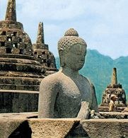 Borobodur, największa w świecie świątynia buddyjska, Jawa /Encyklopedia Internautica