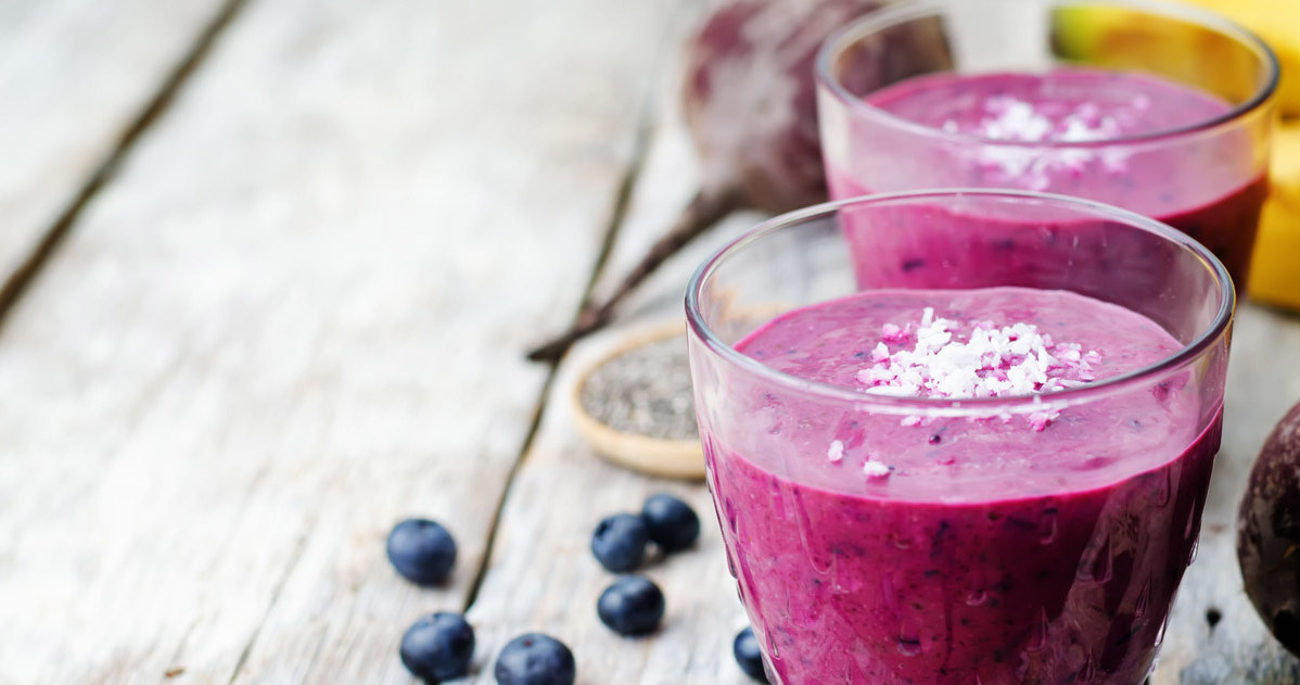 Borówki można włączyć do diety na wiele sposobów. Między innymi sprawdzą się do przygotowania koktajli i smoothie. /123RF/PICSEL