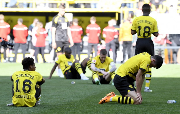 Borussia Dortmund w ostatniej kolejce przegrała tytuł mistrza Niemiec /Mareen Meyer /PAP/EPA