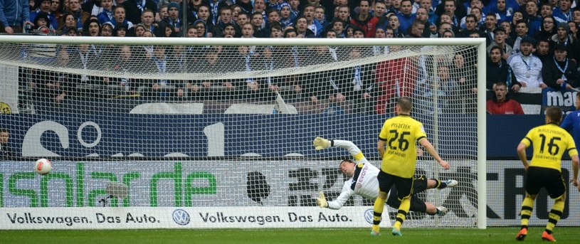 Borussia traci gola w meczu z Schalke /AFP