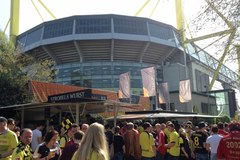 Borussia vs. Bayern. Tysiące kibiców ramię w ramię maszerowały na stadion