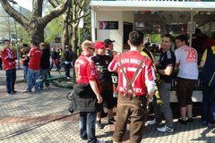 Borussia vs. Bayern. Tysiące kibiców ramię w ramię maszerowały na stadion