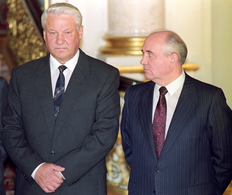 Borys Jelcyn i Michaił Gorbaczow w 1991 r. //ALAIN-PIERRE HOVASSE /PAP/EPA