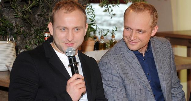 Borys Szyc i Piotr Adamczyk na konferencji promującej serial "Przepis na życie" /AKPA