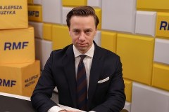 Bosak: Lewica dokonała samozaorania. Był mały kieliszek szampana