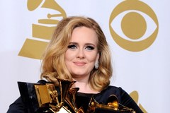 Bosonoga i odchudzona Adele triumfowała na Grammy