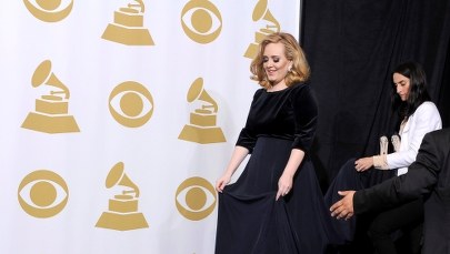 Bosonoga i odchudzona Adele triumfowała na Grammy