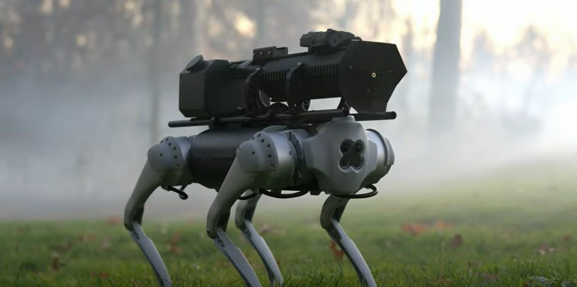 Boston Dynamics postanowiło połączyć swojego robopsa z miotaczem płomieni /Throwflame /YouTube
