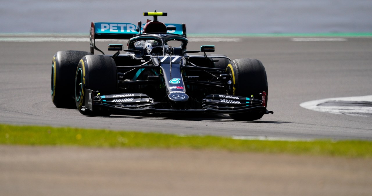 Bottas zostaje w Mercedesie /Getty Images