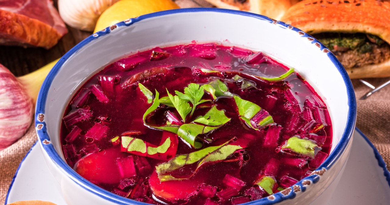 Botwinka, czyli zupa przygotowana z młodej botwinki to hit wśród wiosennych zup. /123RF/PICSEL