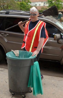 Boy George sprząta ulice w Nowym Jorku /Rex / East News
