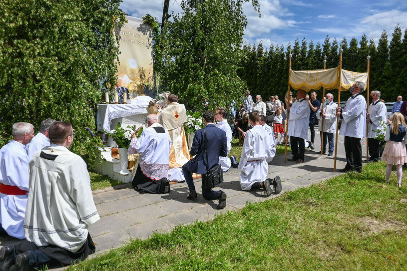 Boże Ciało to jedno z najważniejszych uroczystości w Kościele katolickim /Tadeusz Koniarz/REPORTER /East News