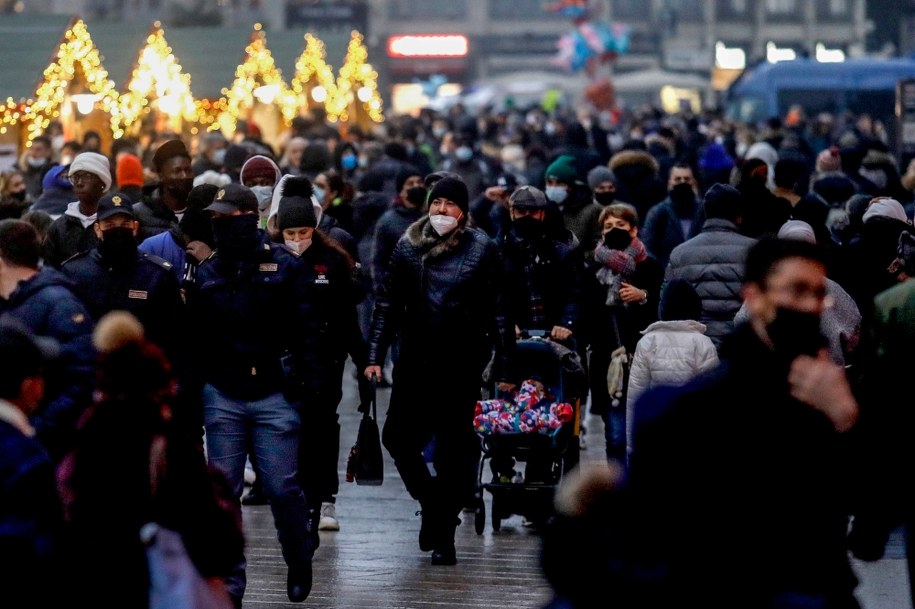 Boże Narodzenie w Mediolanie /MOURAD BALTI TOUATI /PAP/EPA
