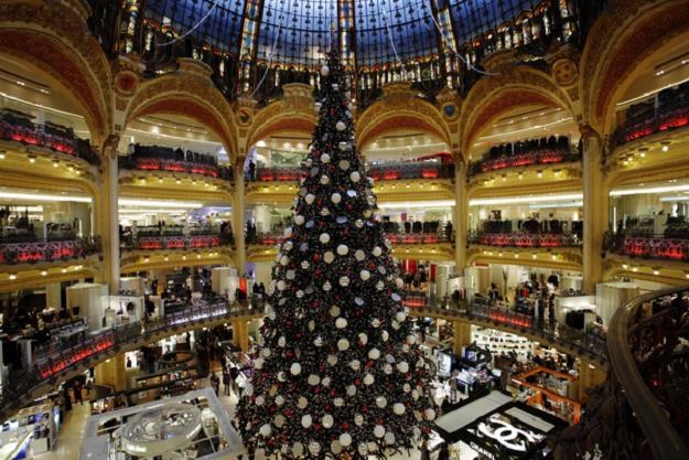 Boże Narodzenie w tym roku bez świątecznych iluminacji? /AFP