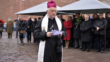 Bp Szkodoń oskarżany o molestowanie. Nuncjatura broni hierarchy i "zapomina" o przedawnieniu