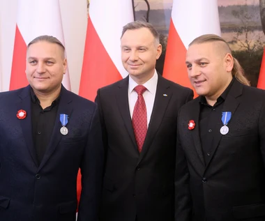 Bracia Golec i Jan Pietrzak z odznaczeniami państwowymi. Otrzymali je z rąk prezydenta Dudy