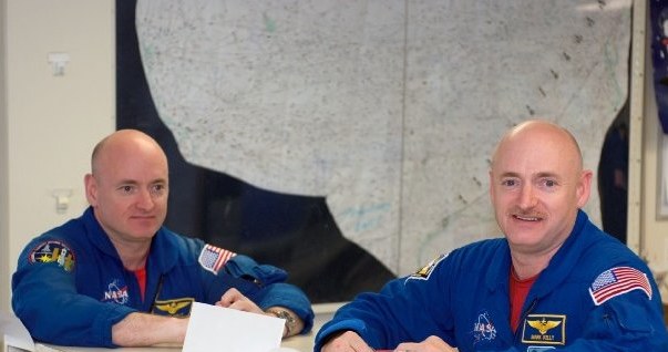 Bracia Scott i Mark Kelly – zdjęcie z 2008 roku /materiały prasowe