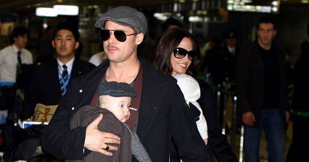 Brad i Angelina z dziećmi, fot. Junko Kimura &nbsp; /Getty Images/Flash Press Media