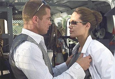 Brad Pitt i Angelina Jolie w filmie "Mr & Mrs Smith" /