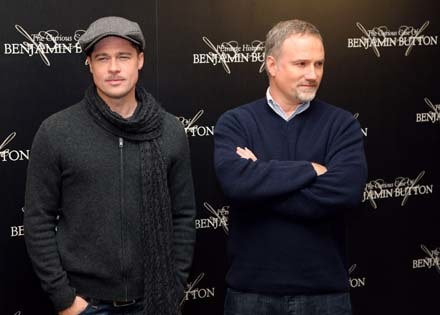 Brad Pitt i David Fincher w trakcie ogłoszenia nominacji reklamowali w Paryżu "Benjamina Buttona" /AFP