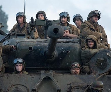 Brad Pitt, Logan Lerman, Shia LaBeouf, Jon Bernthal i Michael Pena w scenie z filmu "Furia"