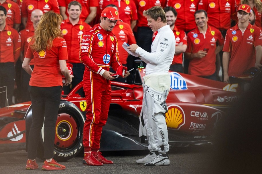 Brad Pitt na planie filmu "F1" /East News