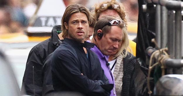 Brad Pitt na planie "World War Z" - fot. Jeff J Mitchell /Getty Images/Flash Press Media