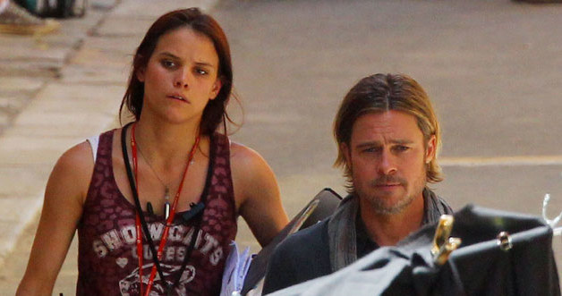 Brad Pitt z asystentką &nbsp; /Splashnews