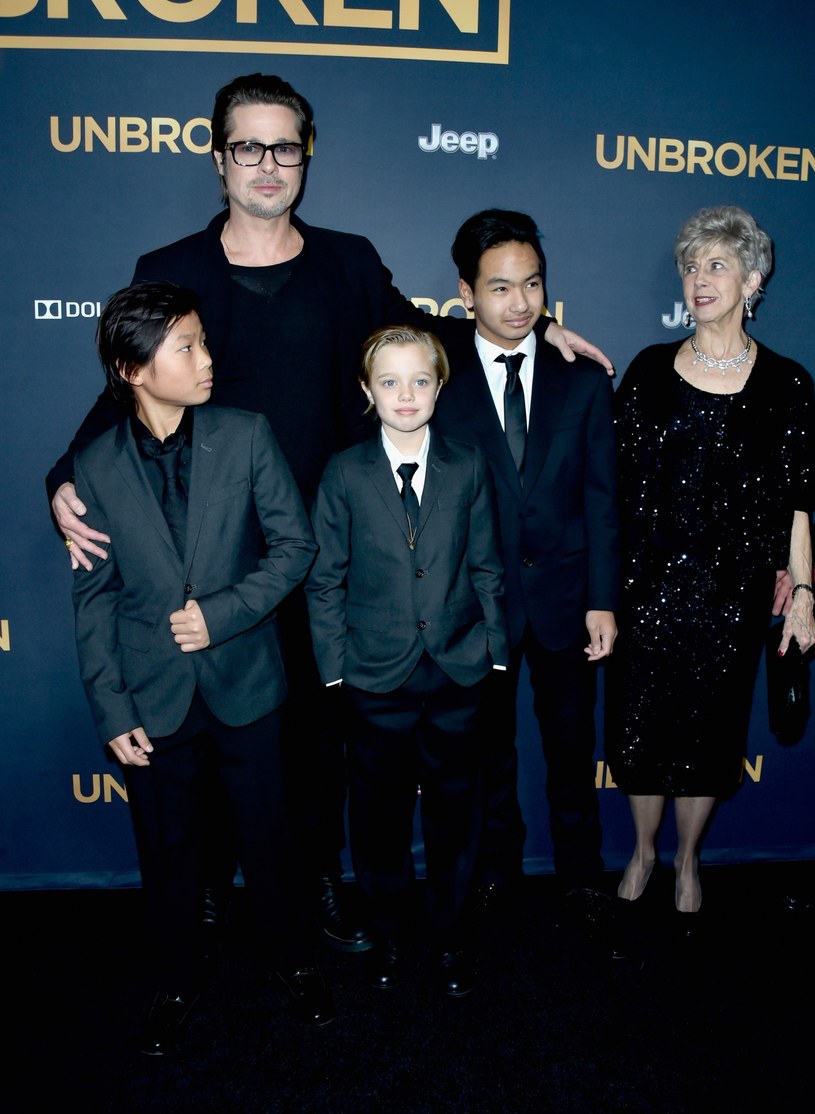 Brad Pitt z synami, córką oraz mamą /Frazer Harrison /Getty Images
