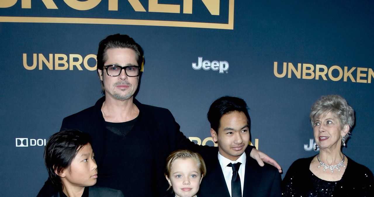 Brad Pitt z synami, córką oraz mamą /Frazer Harrison /Getty Images