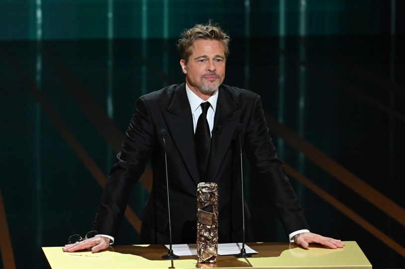 Brad Pitt ze statuetką Cezara w 2023 roku / Stephane Cardinale - Corbis / Contributor /Getty Images