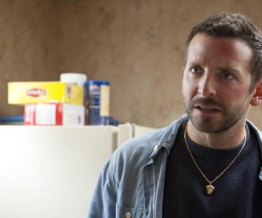 Bradley Cooper w scenie z filmu "Poradnik pozytywnego myślenia"