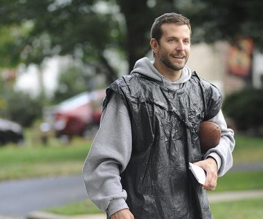 Bradley Cooper w scenie z filmu "Poradnik pozytywnego myślenia"