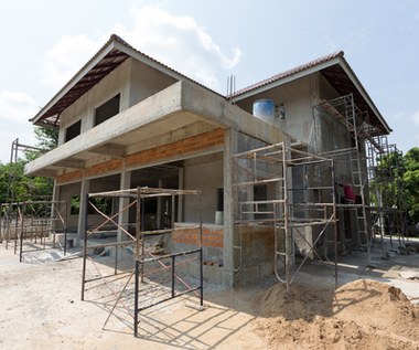 Brak materiałów i fachowców, rosnące ceny - problemy z budową domu