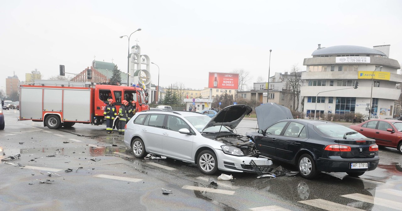 Brak OC może być bardzo kosztowny nie tylko w przypadku stłuczki /Marcin Wziontek /Agencja SE/East News