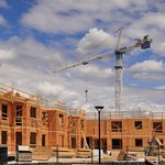 Brak rąk do pracy i wzrost cen materiałów budowlanych windują ceny mieszkań