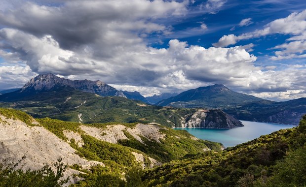 Brak śniegu we francuskich Alpach. Kolejne ośrodki narciarskie zamykane