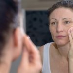 Brak snu i stres? Nie tylko. Worki pod oczami mogą być sygnałem choroby