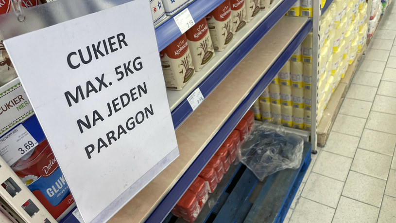 Braki cukru na sklepowych półkach. Niektóre sieci wprowadziły reglamentację towaru /Jarosław Sender /East News