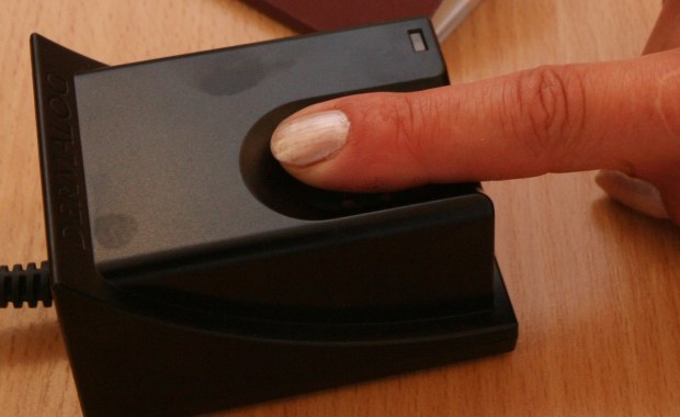 Brakuje czytników. Gminy nie uruchomią szybko dodatkowych punktów rejestracji uchodźców