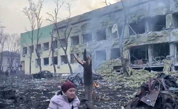 "Brakuje leków i żywności". Czerwony Krzyż o tragicznej sytuacji w Mariupolu