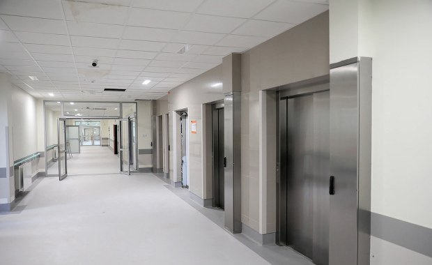 Brakuje medyków w szpitalu tymczasowym na Ursynowie. Wojewoda chce "przegrupowania" lekarzy 