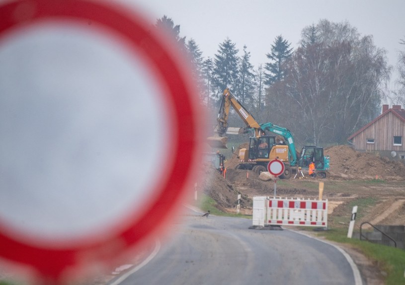 Brakuje pieniędzy na realizację programu budowy stu obwodnic do 2030 r. /STEFAN SAUER / DPA / dpa Picture-Alliance via AFP /