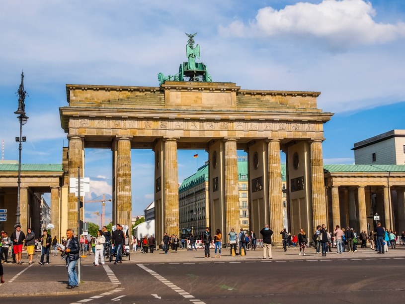 Brama Brandenburska - jeden z symboli Berlina /123RF/PICSEL